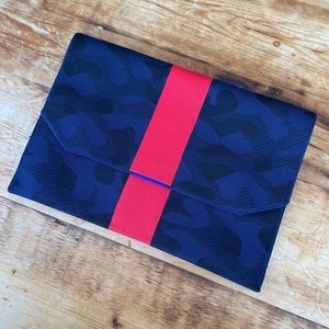 Rothy’s laptop case in midnight camo